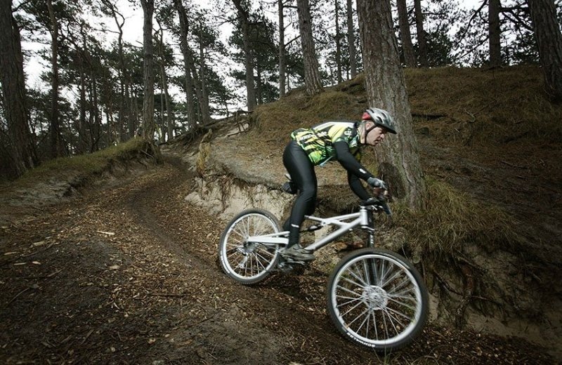 Mountain bike in de duinen van schoorl